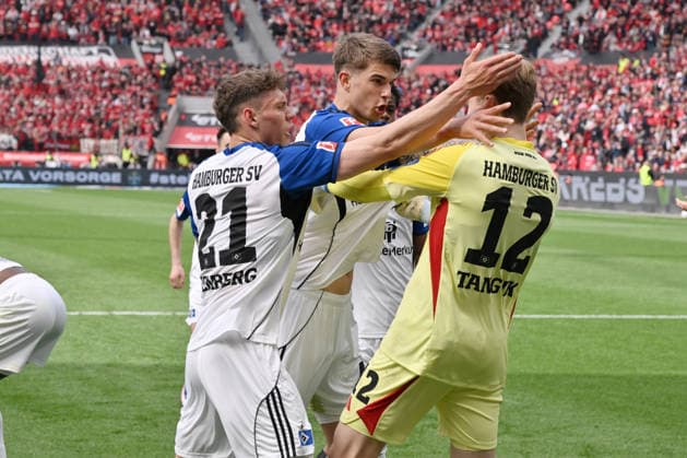Nicolai Remberg Hamburger SV , Luka Vuskovic Hamburger SV , f li , celebrate goalkeeper Sander Tangvik Hamburger SV after his saved penalty 16 05 2026, Fußball 1 Bundesliga, Saison 2025 2026, 34 Spieltag, Bayer 04 Leverkusen Hamburger SV DFL regulations prohibit any use of photographs as image sequences and or quasi video Leverkusen BayArena Nordrhein Westfalen Germany Team2