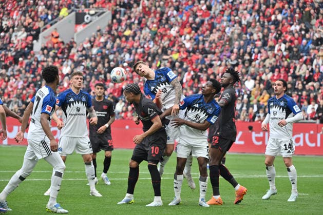 Luka Vuskovic Hamburger SV , mi , vs Malik Tillman Bayer 04 Leverkusen 16 05 2026, Soccer 1 Bundesliga, Season 2025 2026, 34 Matchday, Bayer 04 Leverkusen Hamburger SV DFL regulations prohibit any use of photographs as image sequences and or quasi video Leverkusen BayArena Nordrhein Westfalen Germany Team2