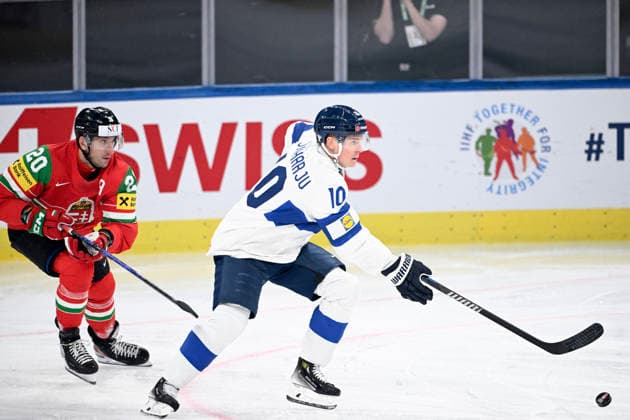 LKS 20260516 Henri Jokiharju (R) of Finland skates with the puck ahead of Istvan Sofron of Hungary during the 2026 IIHF Ice hockey, Eishockey World Championships preliminary round group A match between Hungary and Finland in Zurich on May 16, 2026. - RONI REKOMAA Zürich Switzerland pHJp5SSxCls  Copyright: xRonixRekomaax pHJp5SSxCls
