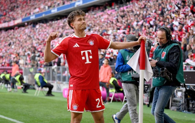 Soccer 1 Bundesliga Season 2025 2026 34 Matchday FC Bayern Muenchen 1 FC Koeln 16 05 2026 FC Bayern Muenchen cheering after the goal for 3 1, goal scorer Tom Bischof