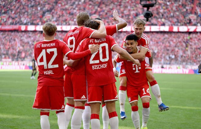 Soccer 1 Bundesliga Season 2025 2026 34 Matchday FC Bayern Muenchen 1 FC Koeln 16 05 2026 FC Bayern Muenchen Cheering after the goal to 3 1, from left , Lennart Karl, Harry Kane , Goalscorer Tom Bischof, Luis Diaz , Joshua Kimmich
