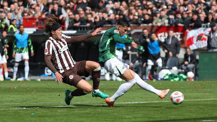 St Pauli vs VfL, 1 BL Hamburg, 16 05 2026, Football, Men, Season 2025 2026, 1 BL, FC St Pauli vs VfL Wolfsburg Tomoya Ando St Pauli , Adam Daghim VfL Wolfsburg DFL DFB REGULATIONS PROHIBIT ANY USE OF PHOTOGRAPHS as IMAGE SEQUENCES and or QUASI VIDEO Millerntor Stadion Germany
