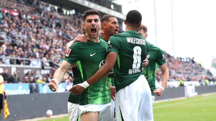 St Pauli vs VfL, 1 BL Hamburg, 16 05 2026, Football, Men, Season 2025 2026, 1 BL, FC St Pauli vs VfL Wolfsburg Konstantinos Koulierakis VfL Wolfsburg cheers with teammates after his goal to 0 1 DFL DFB REGULATIONS PROHIBIT ANY USE OF PHOTOGRAPHS as IMAGE SEQUENCES and or QUASI VIDEO Millerntor Stadion Germany