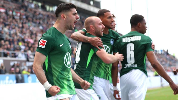 St Pauli vs VfL, 1 BL Hamburg, 16 05 2026, Football, Men, Season 2025 2026, 1 BL, FC St Pauli vs VfL Wolfsburg Konstantinos Koulierakis VfL Wolfsburg cheers with teammates after his goal to 0 1 DFL DFB REGULATIONS PROHIBIT ANY USE OF PHOTOGRAPHS as IMAGE SEQUENCES and or QUASI VIDEO Millerntor Stadion Germany