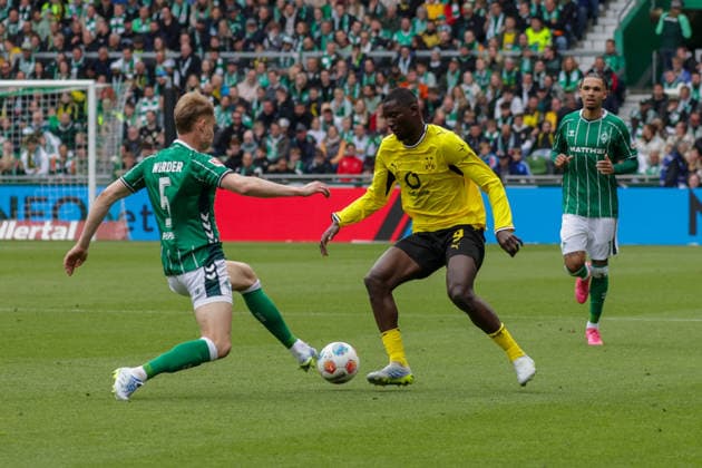 16 05 2026, xgrfx, Soccer 1 Bundesliga, SV Werder Bremen Borussia Dortmund v l Amos Pieper Werder Bremen , Serhou Guirassy Borussia Dortmund DFL DFB REGULATIONS PROHIBIT ANY USE OF PHOTOGRAPHS as IMAGE SEQUENCES and or QUASI VIDEO Bremen