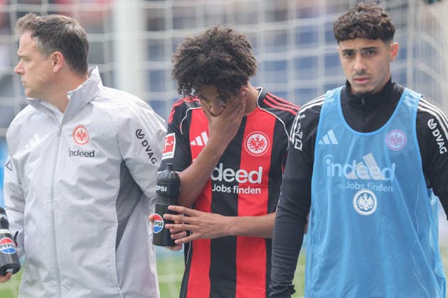 Eintracht Frankfurt VfB Stuttgart, 1 FBL Jean Matteo Bahoya Eintracht Frankfurt, 19 has to leave the pitch injured Right Fares Chaibi Eintracht Frankfurt, 8 Bundesliga match between Eintracht Frankfurt and VfB Stuttgart on May 16, 2026 at Deutsche Bank Park in Frankfurt am Main , Frankfurt am Main Hessen Germany Deutsche Bank Park