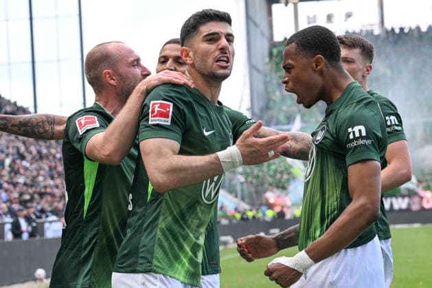 Goal celebration after his 0 1, Konstantinos Koulierakis VFL Wolfsburg 4 , FC St Pauli VFL Wolfsburg, Football, Bundesliga, DFL, 16 05 2026 DFB regulations prohibit any use of photographs as image sequences and or quasi video Hamburg Hamburg Germany Copyright: xkolbert-press BurghardxSchreyerx