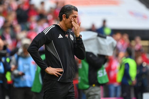 Referee Deniz AYTEKIN with tears before the start of the match Soccer 1 Bundesliga Season 2025 2026, Matchday 34, Matchday34 FC Bayern Muenchen 1 FC Koeln on 16 05 2026 , A L L I A N Z A R E N A