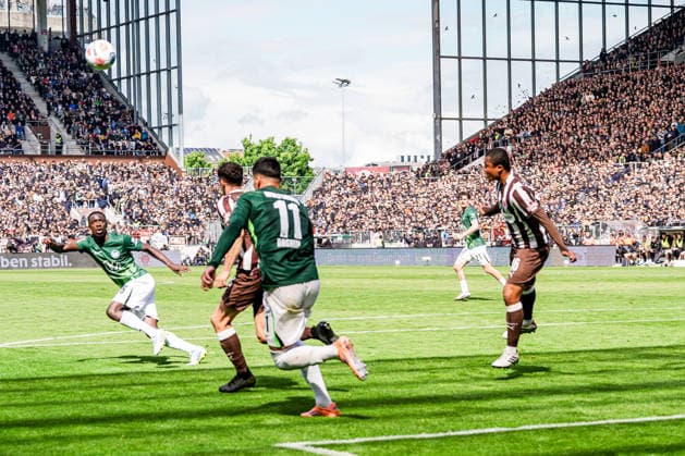 Germany Soccer Bundesliga 2025 26, 34 Matchday FC St Pauli vs VfL Wolfsburg Millerntor Stadion Hamburg Strafraumgetümmel, Sael Kumbedi VfL Wolfsburg, 26 Copyright: xStefanxTrochax