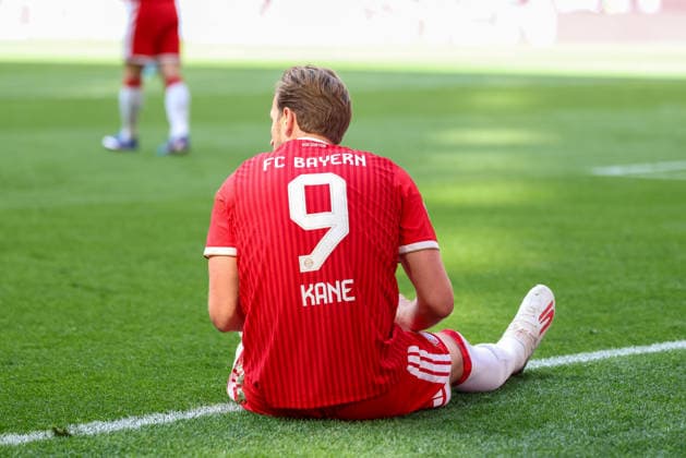 Harry Kane FC Bayern Muenchen, 09 sits on the ground, GER, FC Bayern Muenchen vs 1 FC Koeln, Football, Bundesliga, Matchday 34, Season 2025 2026, 16 05 2026, DFL DFB REGULATIONS PROHIBIT ANY USE OF PHOTOGRAPHS as IMAGE SEQUENCES and or QUASI VIDEO, GER, FC Bayern Muenchen vs 1 FC Koeln, Football, Bundesliga, Matchday 34, Season 2025 2026, 16 05 2026 Muenchen Copyright: xEibner-Pressefoto JennixMaulx EP_JML