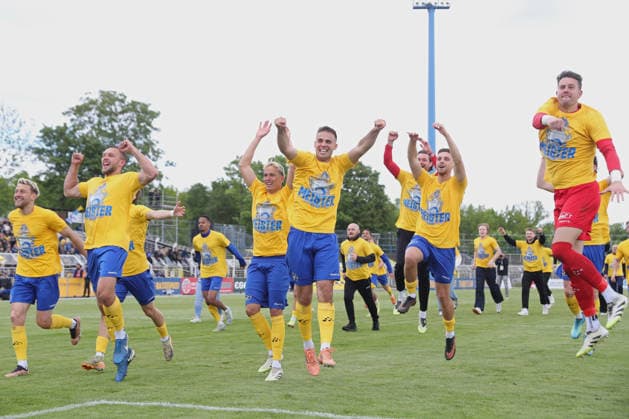 Soccer Regionalliga Nordost 1 FC Lok Leipzig 1 FC Magdeburg II 16 05 2026 Cheers for Farid Abderrahmane 8, Lok Leipzig and his team Football, Regionalliga Nordost, Season 2025 2026, Matchday 34 1 FC Lok Leipzig vs 1 FC Magdeburg II on 16 05 2026 at Bruno Plache Stadium, Leipzig Copyright: xBEAUTIFULxSPORTS JanxKaeferx