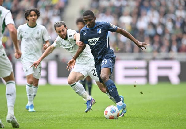 l r Joe Scally Bor Mönchengladbach , Bazoumana Toure 1899 Hoffenheim action, duel, Football 1 Bundesliga, 34 Matchday, Borussia Moenchengladbach TSG 1899 Hoffenheim, on 16 05 2026 in Moenchengladbach Germany DFL regulations prohibit any use of photographs as image sequences and or quasi video Â