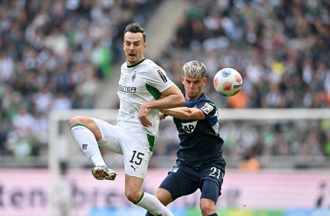 l r Haris Tabakovic Bor Mönchengladbach , Albian Hajdari 1899 Hoffenheim Zweikampf, Action, Fußball 1 Bundesliga, 34 Spieltag, Borussia Moenchengladbach TSG 1899 Hoffenheim, am 16 05 2026 in Moenchengladbach Germany DFL regulations prohibit any use of photographs as image sequences and or quasi video Â