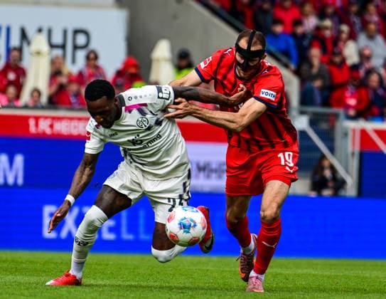 GER, 1 FBL, 1 FC Heidenheim vs 1 FSV Mainz 05 16 05 2026, Voith Arena, Heidenheim, GER, 1 FBL, 1 FC Heidenheim vs 1 FSV Mainz 05, in the picture Sheraldo Becker Mainz, 23 , Jonas Föhrenbach Foehrenbach Heidenheim, 19 nordphotoxGmbHx xHafner nph00200