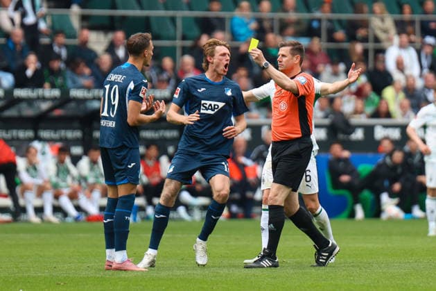MOENCHENGLADBACH, GERMANY- MAY 16:Tim Lemperle (TSG Hoffenheim, 19) is shown a yellow-red card during the Bundesliga match between Borussia Moenchengladbach vs. TSG 1899 Hoffenheim at Borussia-Park on matchday 34 of the 1. Bundesliga on May 16, 2026 in Moenchengladbach, Germany. DFL REGULATIONS PROHIBIT ANY USE OF PHOTOGRAPHS AS IMAGE SEQUENCES AND OR QUASI-VIDEO. Copyright: xNatachaxFreisenx