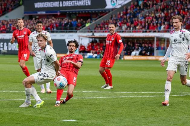 Eren Dinkci 8 1FC Heidenheim 1846 with a shot that is blocked by the Mainz goalkeeper, 1 FC Heidenheim vs 1 FSV Mainz 05, Football, Men, Bundesliga, DFL, Season 2025 2026, Matchday 34, Second round, 16 05 2026 DFB regulations prohibit any use of photographs as image sequences and or quasi video Heidenheim Baden Wuerttemberg Germany Copyright: xkolbert-press MartinxAgüerax
