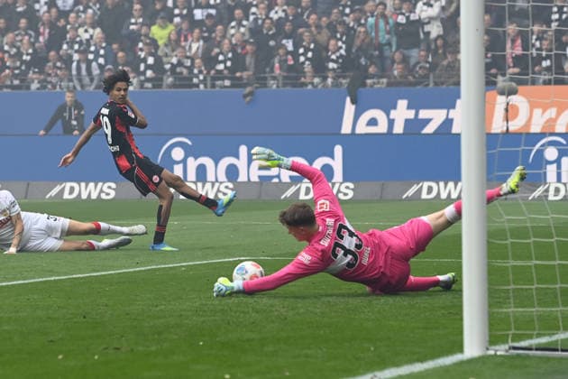 Goalkeeper Alexander NUEBEL Nübel S saves this goal chance from Jean Matteo BAHOYA F Football 1 Bundesliga Season 2025 2026, 34 Matchday, Matchday34, matchday34, Eintracht Frankfurt F VfB Stuttgart S on 16 05 2026 Deutsche Bank Park Frankfurt DFL regulations prohibit any use of photographs as image sequences and or quasi video Â