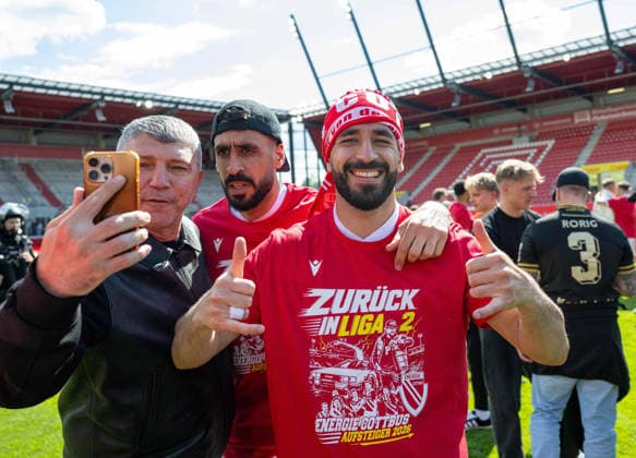 Soccer, Men, Season 2025 2026, 3 Liga 38 Matchday , SSV Jahn Regensburg FC Energie Cottbus, v l Tolga Cigerci Energie Cottbus , Tolcay Cigerci Energie Cottbus , Cheering after the final whistle, 16 05 2026, Copyright: xSebastianxRäppold MatthiasxKochx