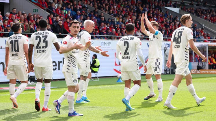 16 05 2026, xrekx, Fussball 1 Bundesliga, 1 FC Heidenheim FSV Mainz 05 v l Torjubel nach dem Tor zum celebrating the goal celebrate 0 2 durch Nadiem Amiri 1 FSV Mainz 05 Paul Nebel 1 FSV Mainz 05 DFL DFB REGULATIONS PROHIBIT ANY USE OF PHOTOGRAPHS as IMAGE SEQUENCES and or QUASI VIDEO Heidenheim