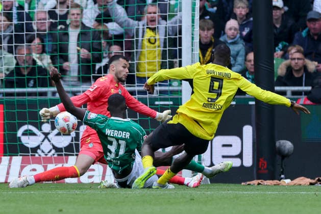 Torhueter Mio Backhaus Werder Bremen , Karim Coulibaly Werder Bremen and Serhou Guirassy Borussia Dortmund battle for the ball, Bundesliga, SV Werder Bremen v Borussia Dortmund, Weserstadion on May 16, 2026 in Bremen, Germany Photo by Marco Steinbrenner DeFodi Images Torhueter Mio Backhaus Werder Bremen , Karim Coulibaly Werder Bremen and Serhou Guirassy Borussia Dortmund battle for the ball, Bundesliga, SV Werder Bremen v Borussia Dortmund, Weserstadion, May 16, 2026 in Bremen, Germany Photo by Marco Steinbrenner DeFodi Images DFL regulations prohibit any use of photographs as image sequences and or quasi video