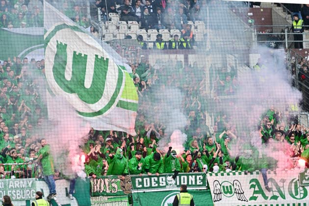 GER 1 FBL, FC St Pauli vs VfL Wolfsburg 16 05 2026, GER 1 FBL, FC St Pauli vs VfL Wolfsburg in the picture feature the fan block of Wolfsburg stops pyrotechnics nordphotoxGmbH xWitke nph00002