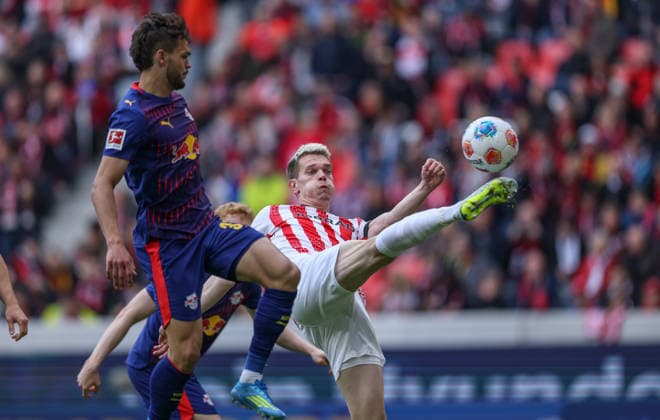 GER, Freiburg, SC Freiburg vs RB Leipzig, Bundesliga, Football, DFB, Season 2025 2026, Europa Park Stadium, 34 Matchday in picture Matthias Ginter SC Freiburg 28 , 3 1, Goal and jubilation, Emotions and joy, Shot, Max Finkgräfe RB Leipzig 35 DFB DFL REGULATIONS PROHIBIT ANY USE OF PHOTOGRAPHS AS IMAGE SEQUENCES AND OR QUASI VIDEO, 16 05 2026 Copyright: HMBxMedia HendrikxHamelau