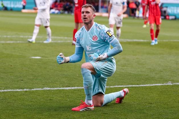 Goalkeeper Daniel Batz 33 1 FSV Mainz 05 celebrates a save, 1 FC Heidenheim vs 1 FSV Mainz 05, Football, Men, Bundesliga, DFL, Season 2025 2026, Matchday 34, Second round, 16 05 2026 DFB regulations prohibit any use of photographs as image sequences and or quasi video Heidenheim Baden Wuerttemberg Germany Copyright: xkolbert-press MartinxAgüerax