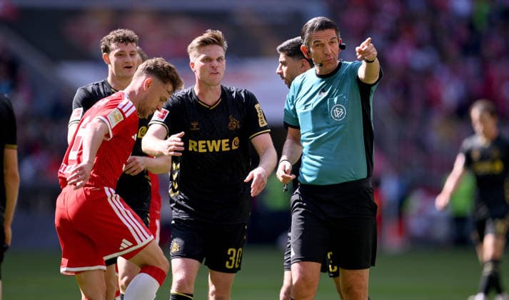 Soccer 1 Bundesliga Season 2025 2026 34 Matchday FC Bayern Muenchen 1 FC Koeln 16 05 2026 v li , Joshua Kimmich FC Bayern Muenchen Eric Martel 1 FC Koeln Marius Buelter 1 FC Koeln Referee Deniz Aytekin