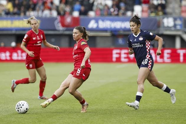ROTTERDAM - (lr) Lynn Groenewegen of FC Twente, Chimera Ripa of PSV during the KNVB Cup Women s Final match between FC Twente (women) and PSV (women) at Sparta Stadion Het Kasteel on 16 May 2026 in Rotterdam, the Netherlands. BAS CZERWINSKI ANP Women s Eurojackpot KNVB Beker - Final 2025-2026 xVIxANPxSportx xxANPxIVx 558454126 originalFilename: 558454126.jpg