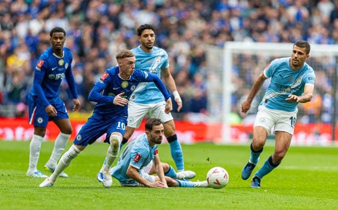 Football - FA Cup - Semi-Final - Chelsea FC v Manchester City FC LONDON, ENGLAND - Saturday, May 16, 2026: Chelsea s Cole Palmer gets away from Manchester City s Bernardo Silva during the FA Cup Final between Chelsea FC and Manchester City FC at Wembley Stadium. (Photo by Ian Stephen Propaganda) LONDON Wembley Stadium GREATER LONDON ENGLAND  Copyright: xDavidxRawcliffex P2026-05-16-FA_Cup_Final-7