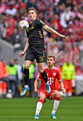 16 05 2026, Soccer Bundesliga 2025 2026, Matchday 34, FC Bayern Munich 1 FC Cologne, at the Allianz Arena Munich, v l Marius Bülter 1 FC Cologne vs Josip Stanisic Bayern Munich DFL and DFB regulations prohibit any use of photographs as image sequences and or quasi video