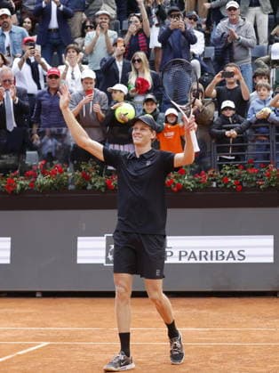 May 16, 2026, Rome, ITALY: Jannik Sinner of Italy celebrates after winning his men s singles semi final match against Daniil Medvedev of Russia (not pictured) at the Italian Open tennis tournament in Rome, Italy, 16 May 2026. ANSA FABIO FRUSTACI. Italian Open Tennis Tournament  - ZUMAa110 20260516_zaf_a110_017 Copyright: xFabioxFrustacix