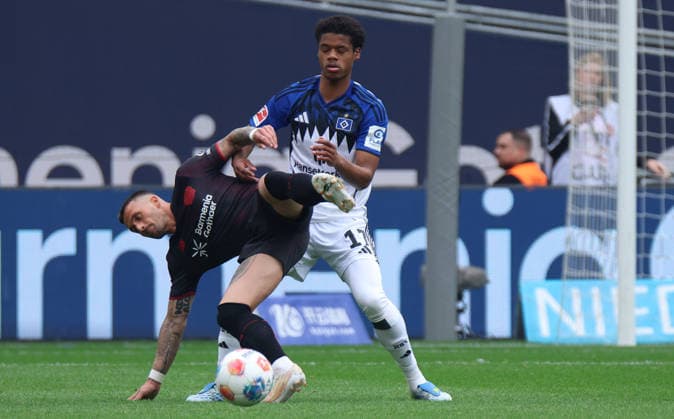 v l Aleix Garcia Bayer Leverkusen, 24 , Warmed Omari Hamburger SV 17 GER, Bayer 04 Leverkusen vs Hamburger SV, Football, 1 Bundesliga , 34 Matchday, Season 2025 2026, 16 05 2026 DFL DFB REGULATIONS PROHIBIT ANY USE OF PHOTOGRAPHS as IMAGE SEQUENCES and or QUASI VIDEO GER, Bayer 04 Leverkusen vs Hamburger SV, Football, 1 Bundesliga , 34 Matchday, Season 2025 2026, 16 05 2026 Leverkusen Copyright: xEibner-Pressefotox xThomasxStoeckerx EP_TSR
