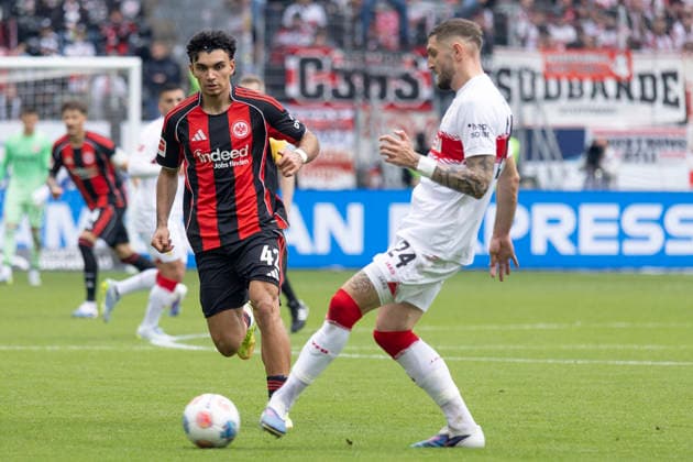1 Soccer Bundesliga Eintracht Frankfurt VfB Stuttgart, 16 05 2026 Jeff Chabot VfB Stuttgart 24 plays the ball in front ofCan Uzun Eintracht Frankfurt 42 , Eintracht Frankfurt VfB Stuttgart, Frankfurt, Deutsche Bank Park, 16 5 2026 Copyright: xBEAUTIFULxSPORTS Gawlikx
