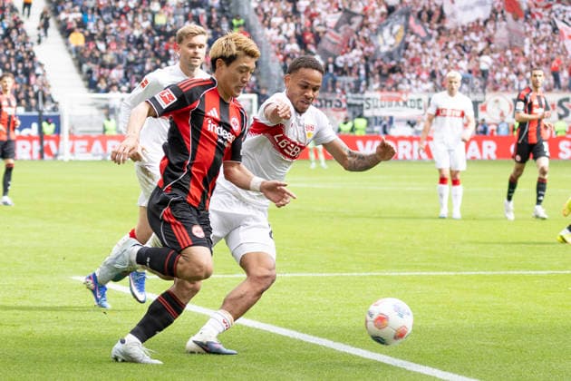 1 Bundesliga Eintracht Frankfurt VfB Stuttgart, 16 05 2026 Ritsu Doan Eintracht Frankfurt 20 Nikolas Nartey VfB Stuttgart 28 in a duel for the ball, Eintracht Frankfurt VfB Stuttgart, Frankfurt, Deutsche Bank Park, 16 5 2026 Copyright: xBEAUTIFULxSPORTS Gawlikx