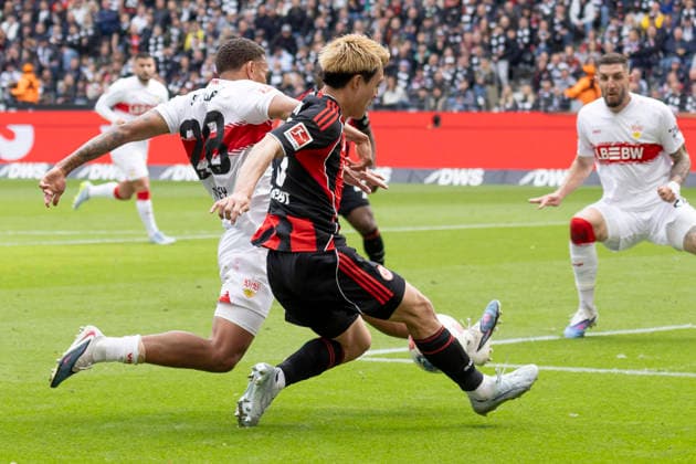 1 Bundesliga Eintracht Frankfurt VfB Stuttgart, 16 05 2026 Ritsu Doan Eintracht Frankfurt 20 Nikolas Nartey VfB Stuttgart 28 in a duel for the ball, Eintracht Frankfurt VfB Stuttgart, Frankfurt, Deutsche Bank Park, 16 5 2026 Copyright: xBEAUTIFULxSPORTS Gawlikx