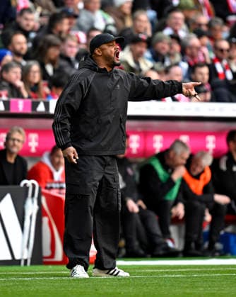 16 05 2026, Fußball Bundesliga 2025 2026, 34 Spieltag, FC Bayern München 1 FC Köln, in der Allianz Arena München, Trainer Vincent Kompany FC Bayern München in Rage DFL and DFB regulations prohibit any use of photographs as image sequences and or quasi video