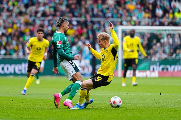 Justin Njinmah SV Werder Bremen, 11 , Daniel Svensson Borussia Dortmund, 24 GER, SV Werder Bremen vs Borussia Dortmund, Football, Bundesliga, Matchday 30, Season 2025 2026, 16 05 2026 DFL REGULATES PROHIBIT ANY USE OF PHOTOGRAPHS AS IMAGE SEQUENCES AND OR QUASI VIDEO GER, SV Werder Bremen vs Borussia Dortmund, Football, Bundesliga, Matchday 30, Season 2025 2026, 16 05 2026 Bremen Copyright: xEibner-Pressefoto MarcelxvonxFehrnx EP_MFN