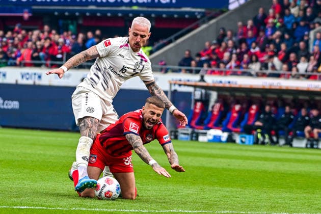 GER, 1 FBL, 1 FC Heidenheim vs 1 FSV Mainz 05 16 05 2026, Voith Arena, Heidenheim, GER, 1 FBL, 1 FC Heidenheim vs 1 FSV Mainz 05, in the picture Phillip Tietz Mainz, 20 asserts himself in a duel against Niklas Dorsch Heidenheim, 30 nordphotoxGmbHx xHafner nph00200