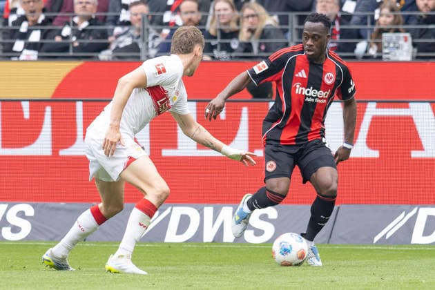 1 Bundesliga Eintracht Frankfurt VfB Stuttgart, 16 05 2026 Arnaud Kalimuendo Eintracht Frankfurt 25 Ramon Hendriks VfB Stuttgart 3 fighting for the ball, Eintracht Frankfurt VfB Stuttgart, Frankfurt, Deutsche Bank Park, 16 5 2026 Copyright: xBEAUTIFULxSPORTS Gawlikx