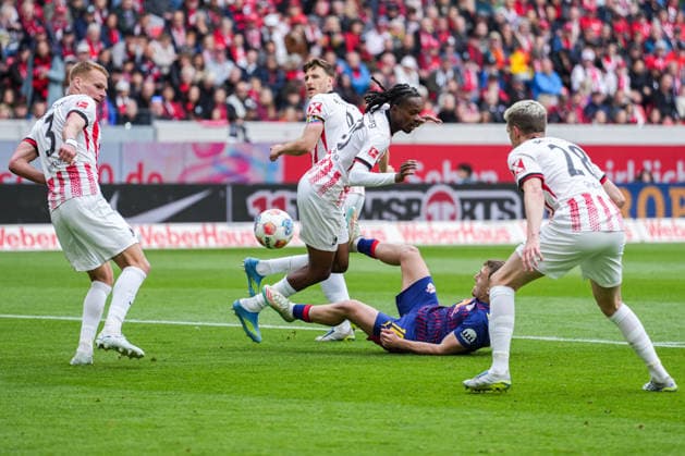 1 Bundesliga SC Freiburg vs RB Leipzig, 16 05 2026 Fight for the ball between Jordy Makengo SC Freiburg, 33 and Brajan Gruda RB Leipzig, 10 1 Bundesliga SC Freiburg vs RB Leipzig, Europa Park Stadion, 16 05 2026 DFB DFL REGULATIONS PROHIBIT ANY USE OF PHOTOGRAPHS AS IMAGE SEQUENCES AND OR QUASI VIDEO Copyright: xBEAUTIFULxSPORTS Boscox