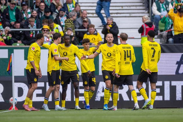 16 05 2026, Matchday 34 in Bundesliga 1, SV Werder Bremen Borussia Dortmund BVB players celebrate the goal for 0 1 by Serhou Guirassy Borussia Dortmund Bremen Weserstadion Bremen Germany xRHR PHOTO DEx Copyright: DennisxEwert RHR-FOTOx RHR-FOTO DE