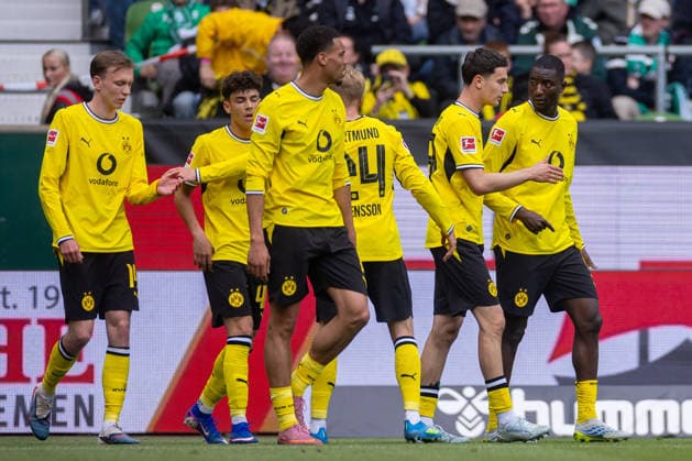 16 05 2026, Matchday 34 in Bundesliga 1, SV Werder Bremen Borussia Dortmund BVB players celebrate the goal for 0 1 by Serhou Guirassy Borussia Dortmund Bremen Weserstadion Bremen Germany xRHR PHOTO DEx Copyright: DennisxEwert RHR-FOTOx RHR-FOTO DE