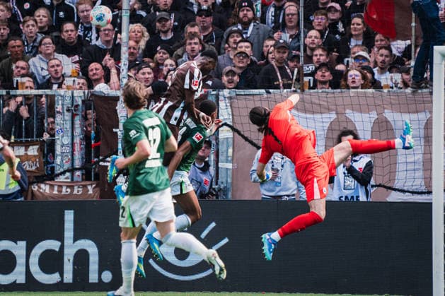 1 Bundesliga FC St Pauli vs VfL Wolfsburg, 16 05 2026 Kamil Grabara VfL Wolfsburg, 1 saves the ball acrobatically Football, 1 Bundesliga, 34 Matchday FC St Pauli vs VfL Wolfsburg on 16 05 2026 at Millerntor Stadion, Hamburg DFL REGULATIONS PROHIBIT ANY USE OF PHOTOGRAPHS AS IMAGE SEQUENCES AND OR QUASI VIDEO Copyright: xBEAUTIFULxSPORTS Tonhäuserx