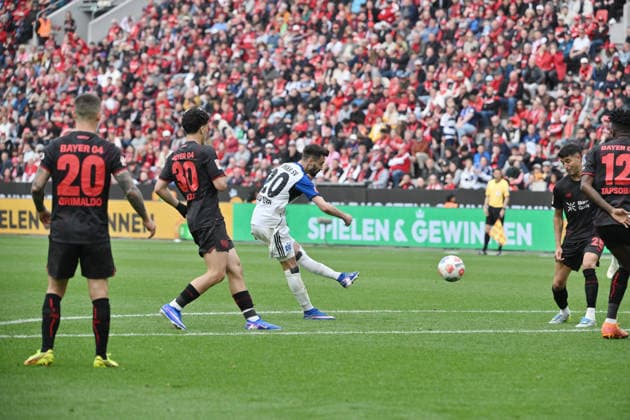 Fabio Vieira Hamburger SV , mi , scores with this shot to 0 1 16 05 2026, Soccer 1 Bundesliga, Saison 2025 2026, 34 Spieltag, Bayer 04 Leverkusen Hamburger SV DFL regulations prohibit any use of photographs as image sequences and or quasi video Leverkusen BayArena Nordrhein Westfalen Germany Team2