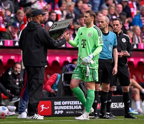 16 05 2026, Soccer Bundesliga 2025 2026, 34 Matchday, FC Bayern Munich 1 FC Cologne, in the Allianz Arena Munich, f l Coach Vincent Kompany FC Bayern Munich and Goalkeeper Manuel Neuer FC Bayern Munich shakehands DFL and DFB regulations prohibit any use of photographs as image sequences and or quasi video