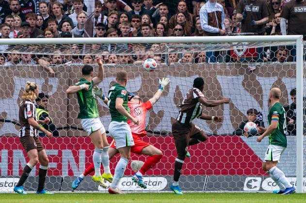 Goal for 1 1 Abdoulie Ceesay FC St Pauli, 09 , GER, FC St Pauli vs VfL Wolfsburg, Football, Bundesliga, Matchday 34, Season 2025 2026, 16 05 2026 DFL REGULATIONS PROHIBIT ANY USE OF PHOTOGRAPHS AS IMAGE SEQUENCES AND OR QUASI VIDEO GER, FC St Pauli vs VfL Wolfsburg, Football, Bundesliga, Matchday 34, Season 2025 2026, 16 05 2026 Hamburg Copyright: xEibner-Pressefoto MaxxVincenx EP_MVN
