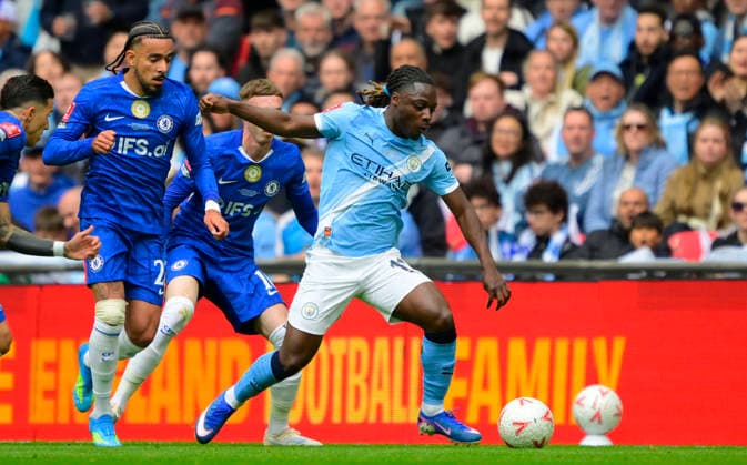 Chelsea v Manchester City, London, UK - 16 May 2025 Jeremy Doku of Manchester City challenges for the ball with Malo Gusto of Chelsea during the FA Cup Final match between Chelsea and Manchester City on 16th May 2026 at Wembley Stadium, London London Wembley Stadium London GBR Copyright: xFrankiexOKeeffe PPAUKx PPA-274916