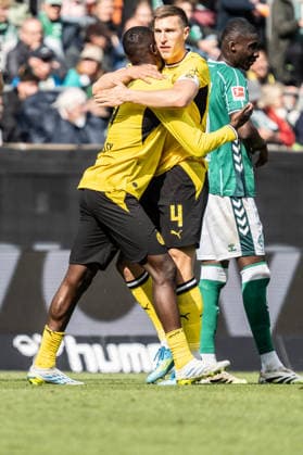 Germany Bundesliga 2025 2026 34 Matchday, SV Werder Bremen vs Borussia Dortmund Saturday, 16 05 2026 Weserstadion, Bremen Goal for 0 1 by Serhou Guirassy Borussia Dortmund, 9 Cheers Joy Emotions Goal celebration Nico Schlotterbeck Borussia Dortmund, 4 Copyright: xCelinaxLeiersx