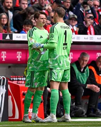 16 05 2026, Soccer Bundesliga 2025 2026, Matchday 34, FC Bayern Munich 1 FC Cologne, in the Allianz Arena Munich, Goalkeeper Manuel Neuer re, FC Bayern Munich and goalkeeper Jonas Urbig FC Bayern Munich during substitution DFL and DFB regulations prohibit any use of photographs as image sequences and or quasi video